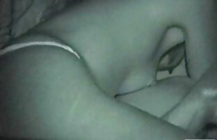 XXX उसके शरीर पर सेक्सी सेक्स मूवी टैटू के साथ गोरा, एक विशाल